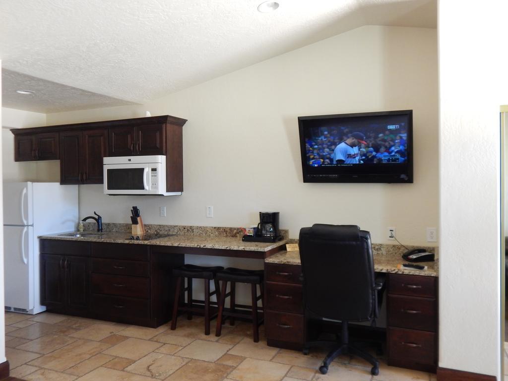 Winterton Suites Williston Exterior foto