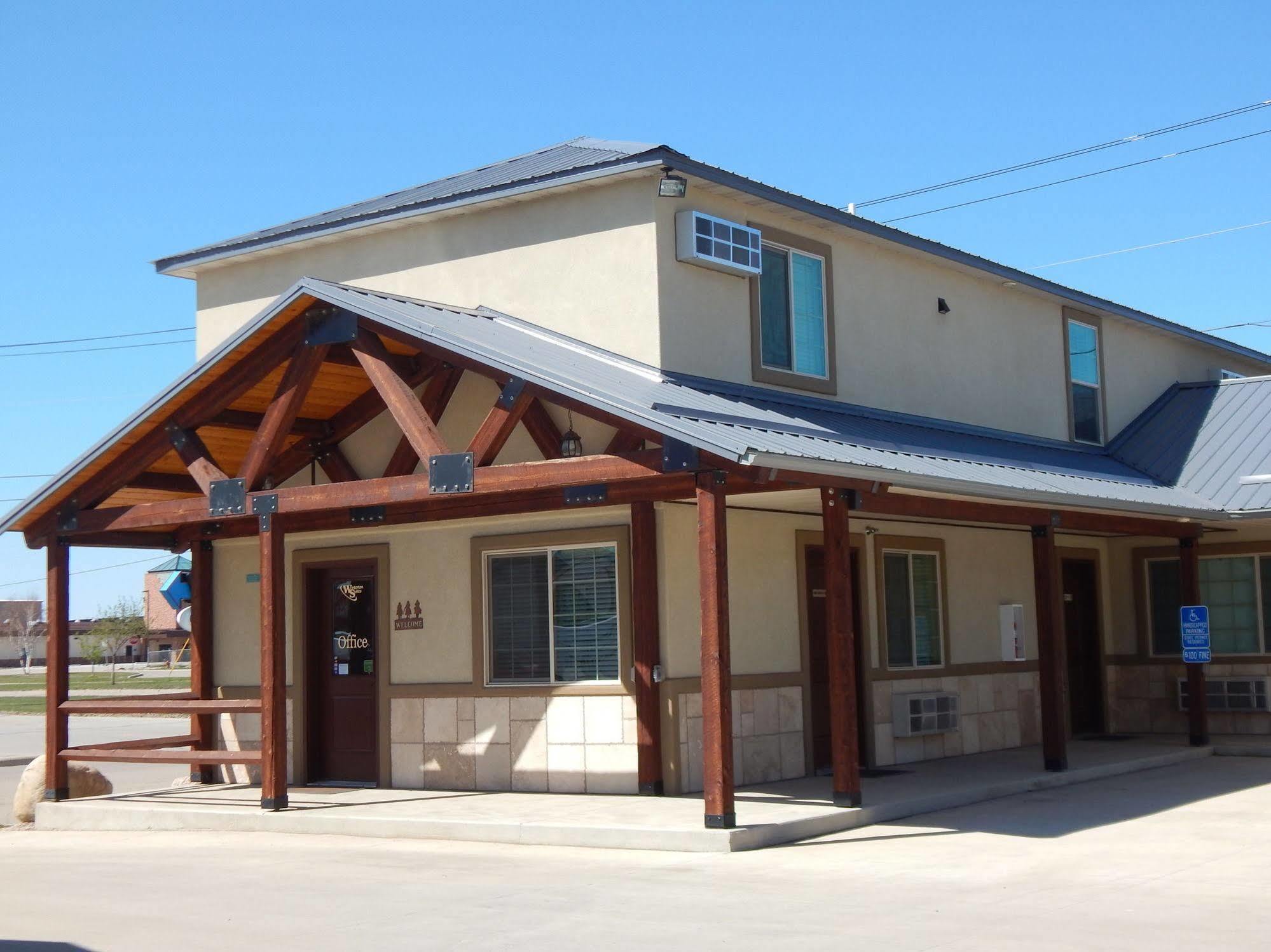 Winterton Suites Williston Exterior foto