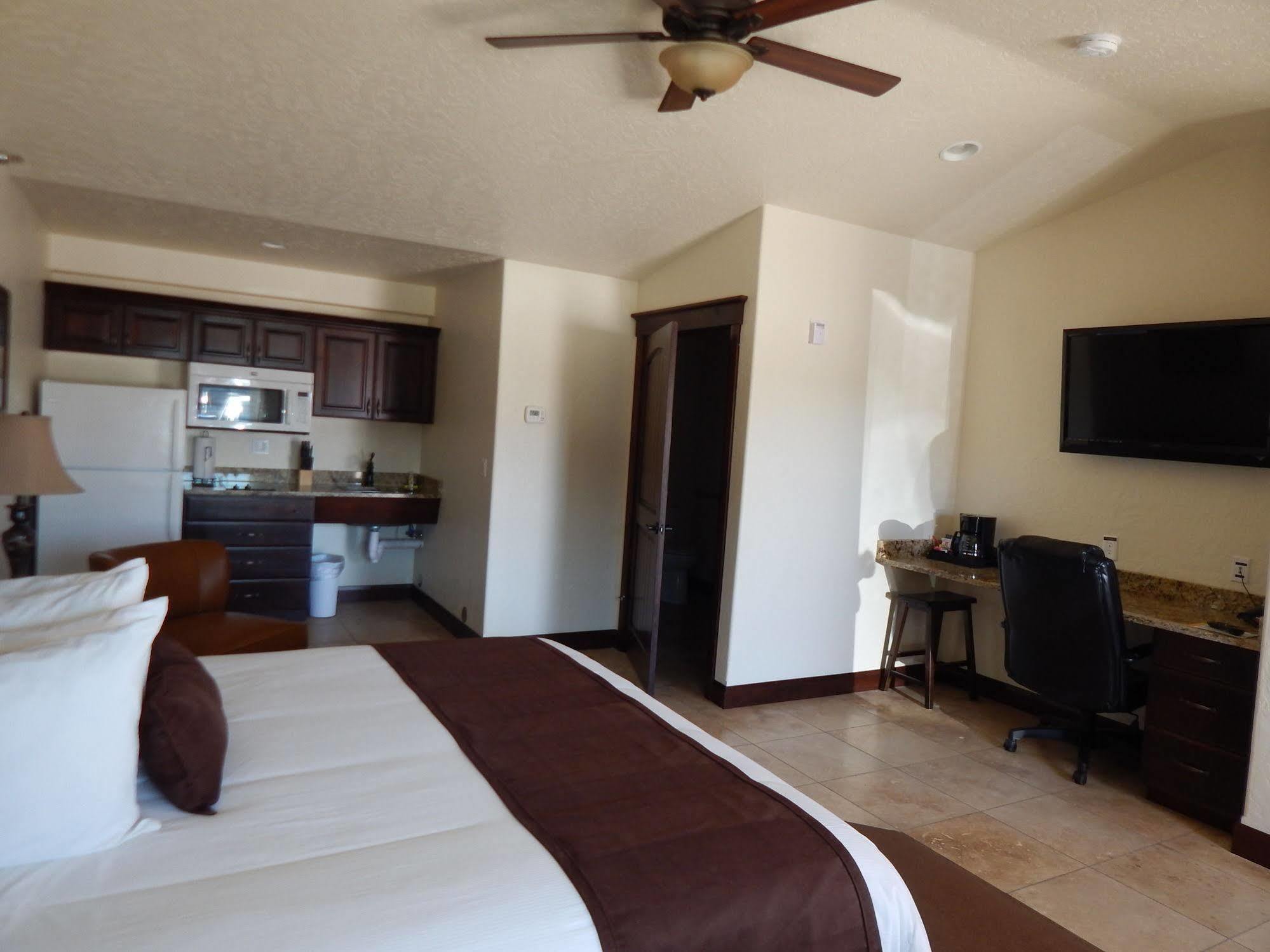 Winterton Suites Williston Exterior foto